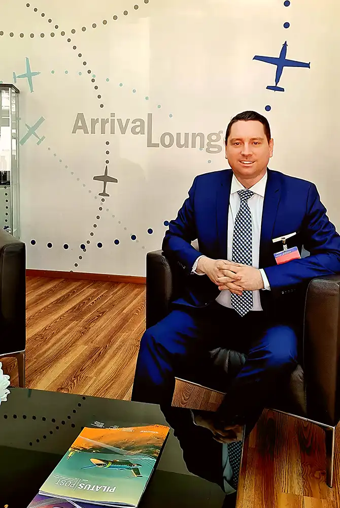 Roger Hohl in der Lounge der Pilatus Flugzeugwerke