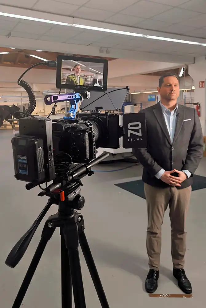 Roger Hohl mit einem TV-Team